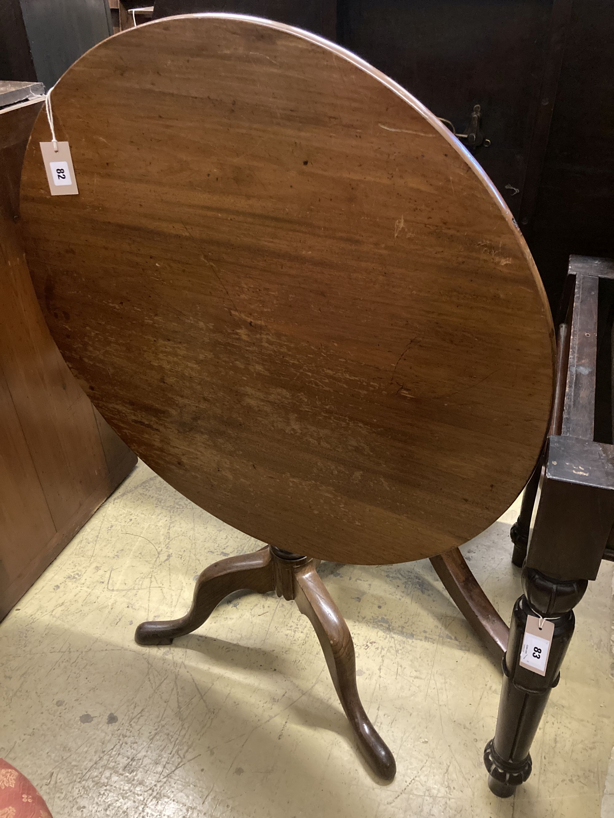 A George III oak and mahogany tilt top tea table, 81cm diameter, height 73cm